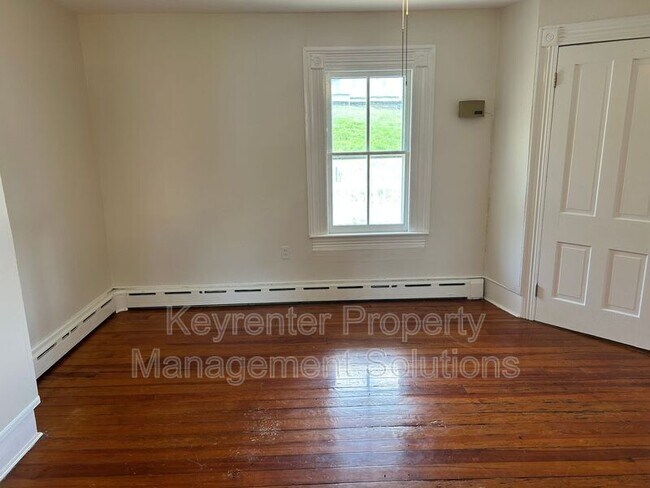 Building Photo - 209 Tanner Ln
