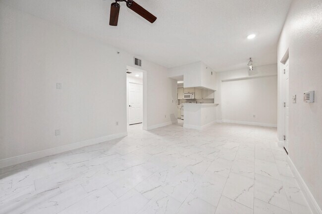 Building Photo - 3021 Alcazar Pl
