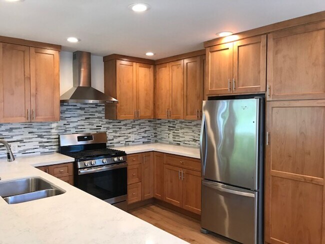 Building Photo - Beautiful updated single level S. Walnut Creek home with large yard