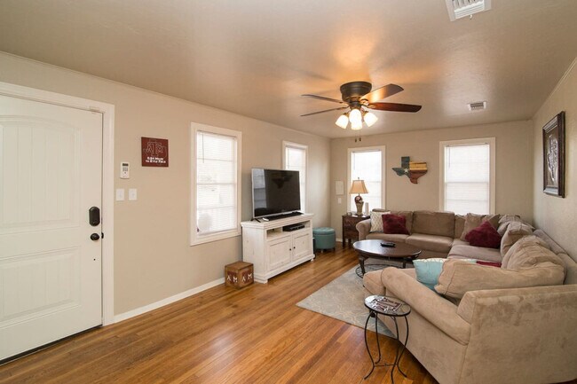 Building Photo - 108 Park Pl