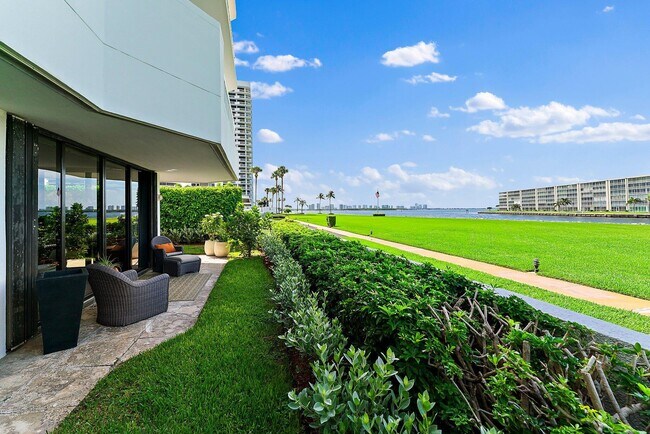 Building Photo - 123 Lakeshore Dr