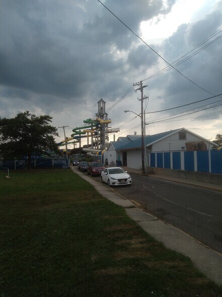 Building Photo - 32 Bay Ave