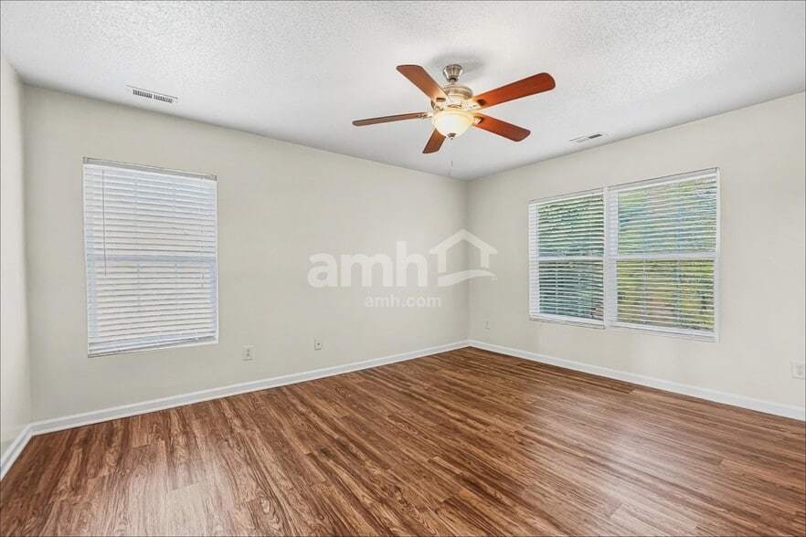 Building Photo - 417 Magna Dr