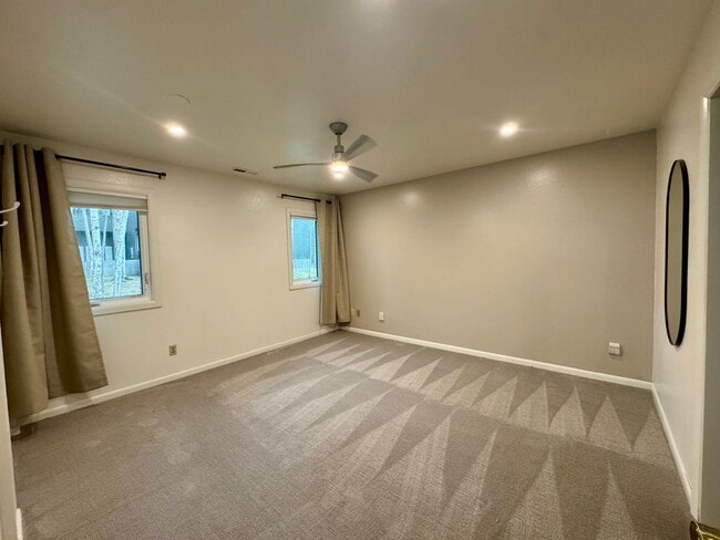Building Photo - 2045 Eastridge Dr