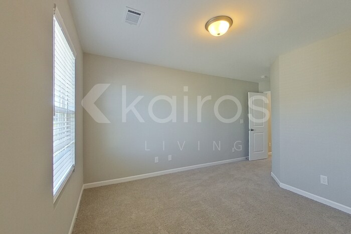 Building Photo - 908 Silent Barge Cv