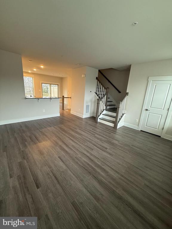 Building Photo - 253 Armenian Oak Dr