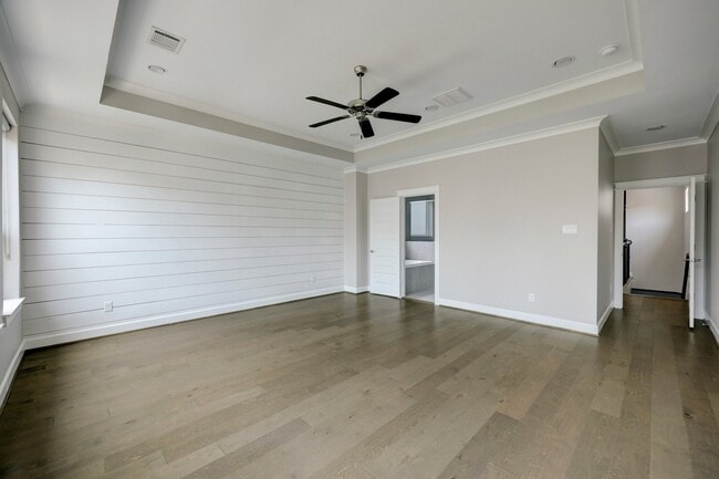 Building Photo - 5233 Larkin St