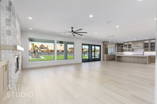 Building Photo - BRAND NEW Gorgeous 6 bed 7 bath with Pool ...