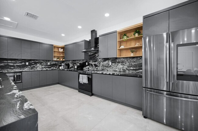 Building Photo - 5313 NE 1st Ave