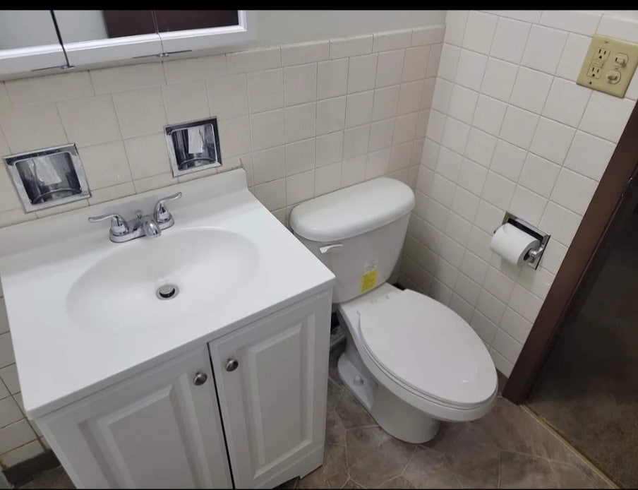 Bathroom - 645 Pasadena Ave