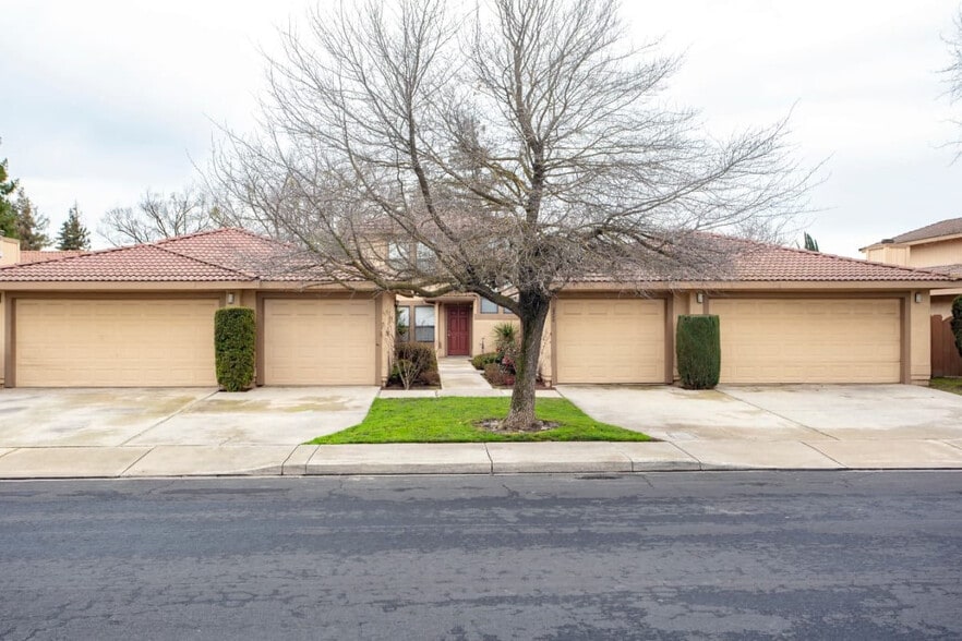 Primary Photo - Hahn Triplexes