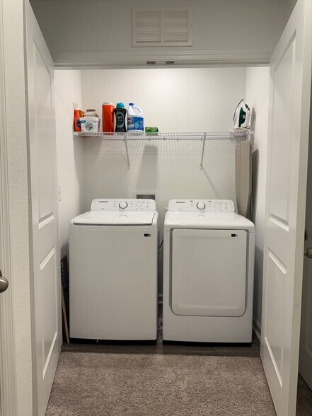 Washer and dryer - 6206 Daerr Ridge St