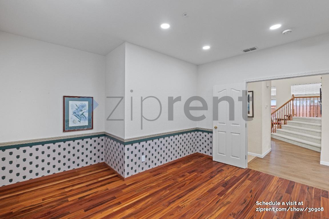 Building Photo - 1001 Sandhurst Dr