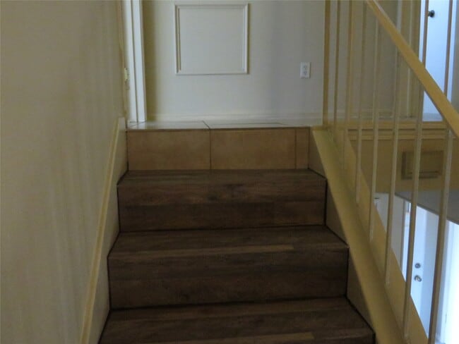 Building Photo - 4527 Terrace Manor Dr