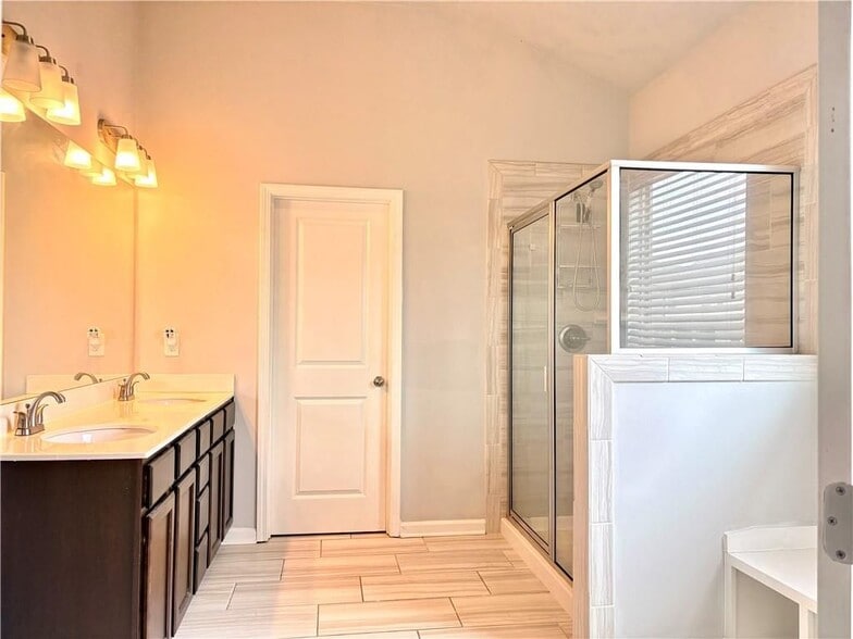 Building Photo - 2418 Ivy Meadow Ln