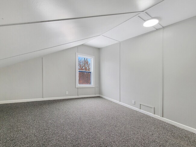 Building Photo - 3129 14th Ave