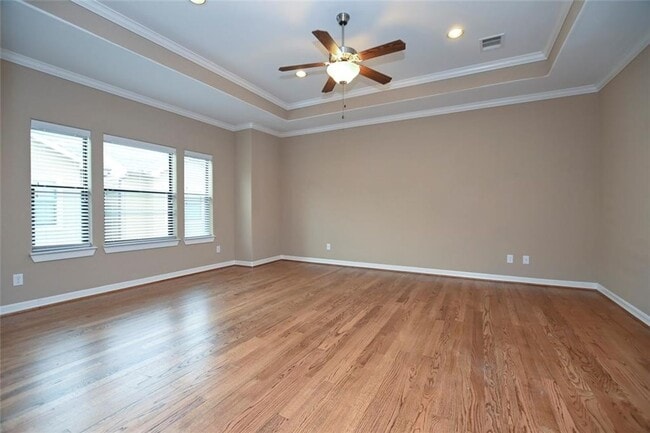Building Photo - Gorgeous Contemporary Three Bedroom!