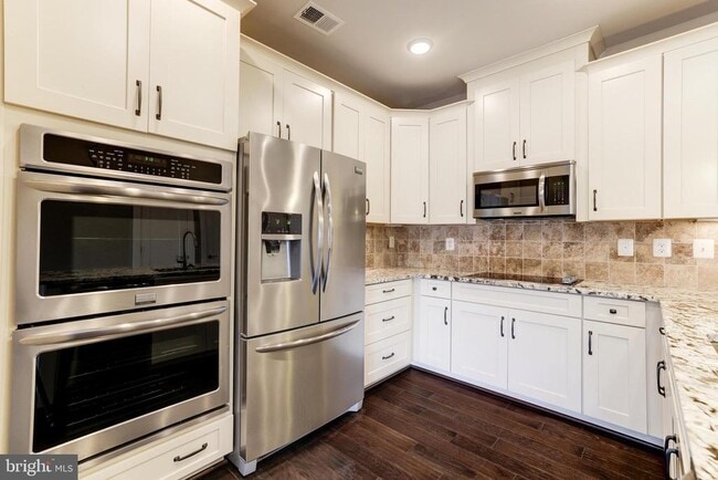 Building Photo - 44752 Tiverton Sq
