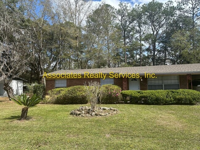 Primary Photo - Remodeled 4BD/2BA Home with Den in Northwood!