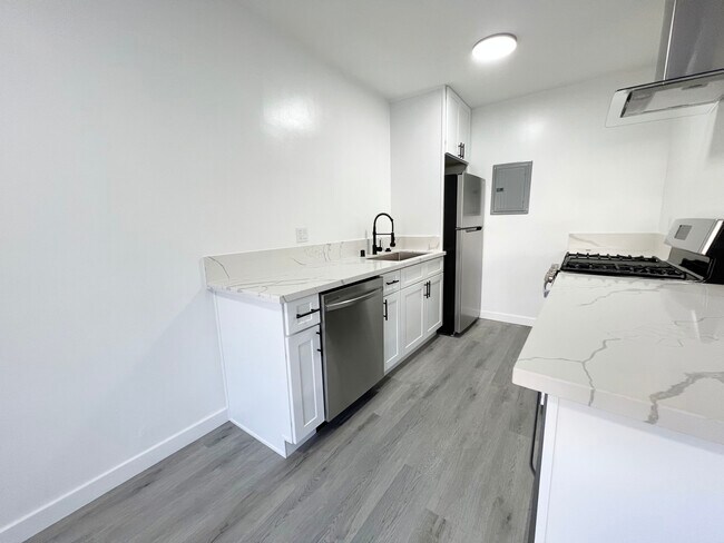 #2 Kitchen - 160 N Holliston Ave