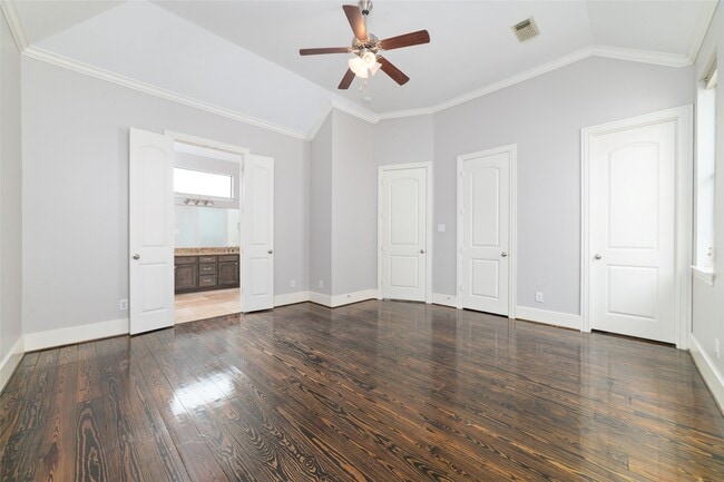 Building Photo - 1506 W 23rd St