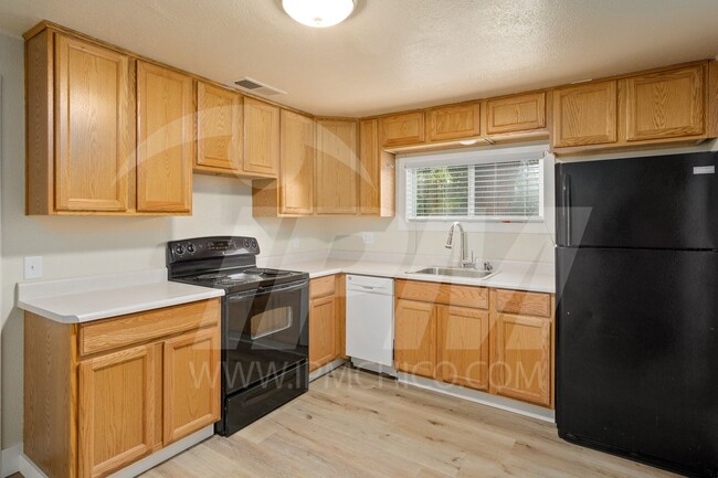 Building Photo - 3-Bed, 1-Bath