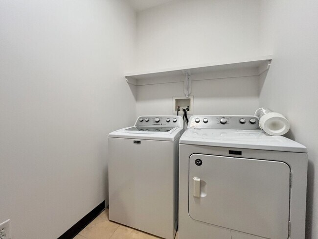 Building Photo - 210 Ellicott St