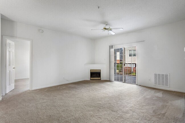 Building Photo - Spacious & Bright Condos Located in Glen A...
