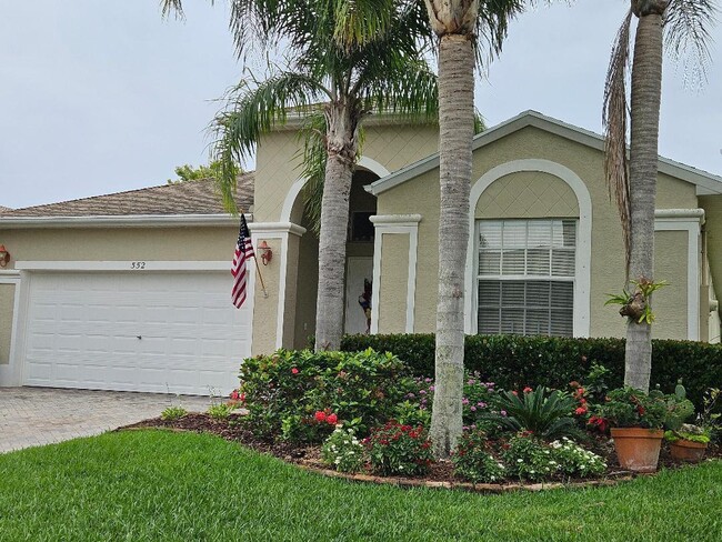 Building Photo - 552 Calamondin Way SW