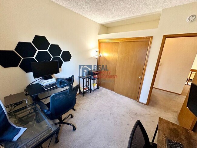 Building Photo - 19907 E Crestline Pl