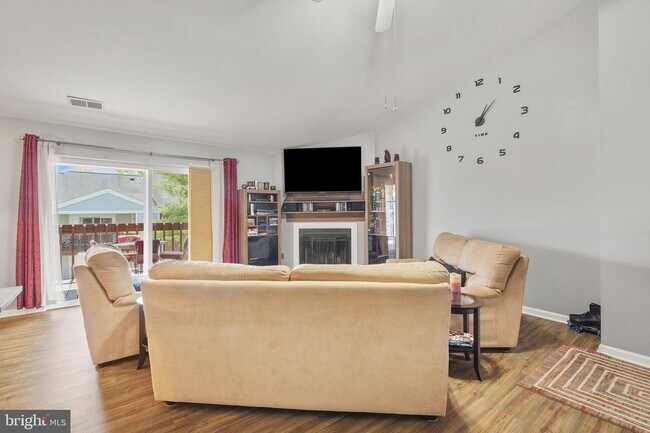 Building Photo - 209 Water Fountain Ct