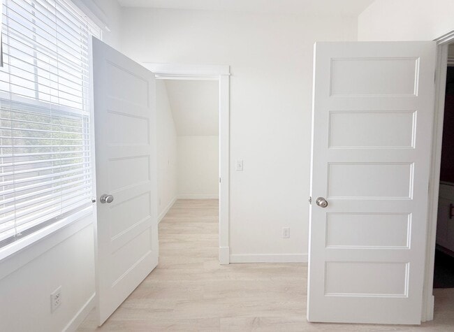 Building Photo - Pet-Friendly 3-Bedroom Home with Modern Features, Covered Deck & Bright Open Space
