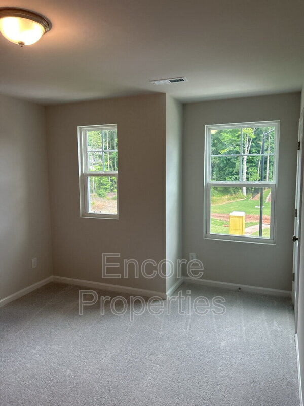 Building Photo - 143 Red Robin Rd