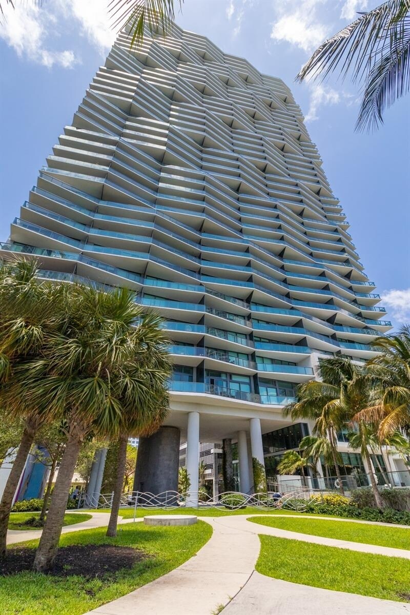 Building Photo - 460 NE 28th St