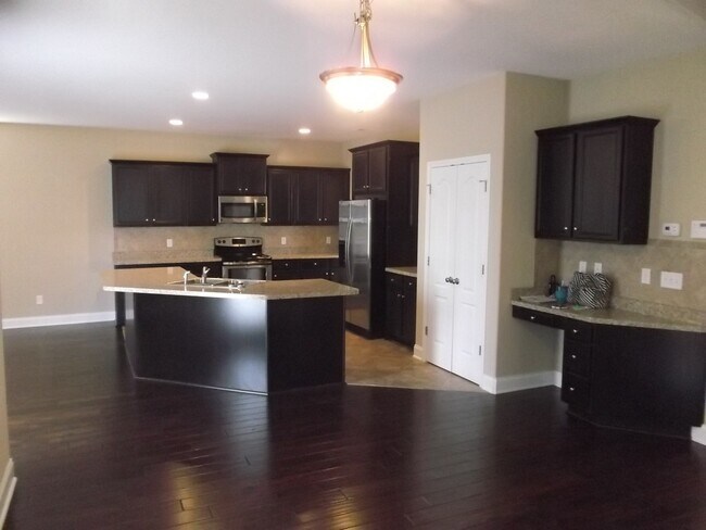 Building Photo - Absolutely Gorgeous!