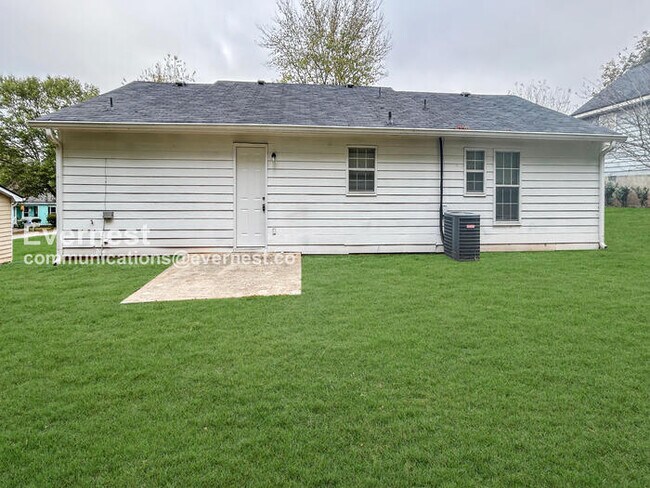 Building Photo - 3 Bed, 2 Bath Home with Attached Garage / Pet-Friendly / Coming Soon!