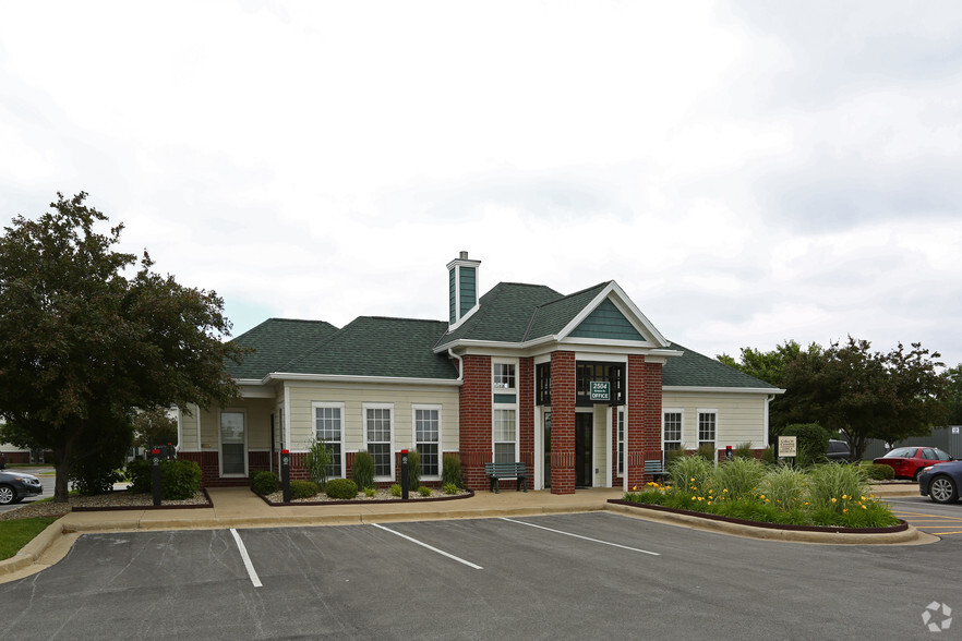 Primary Photo - Coles Crossing Apartments