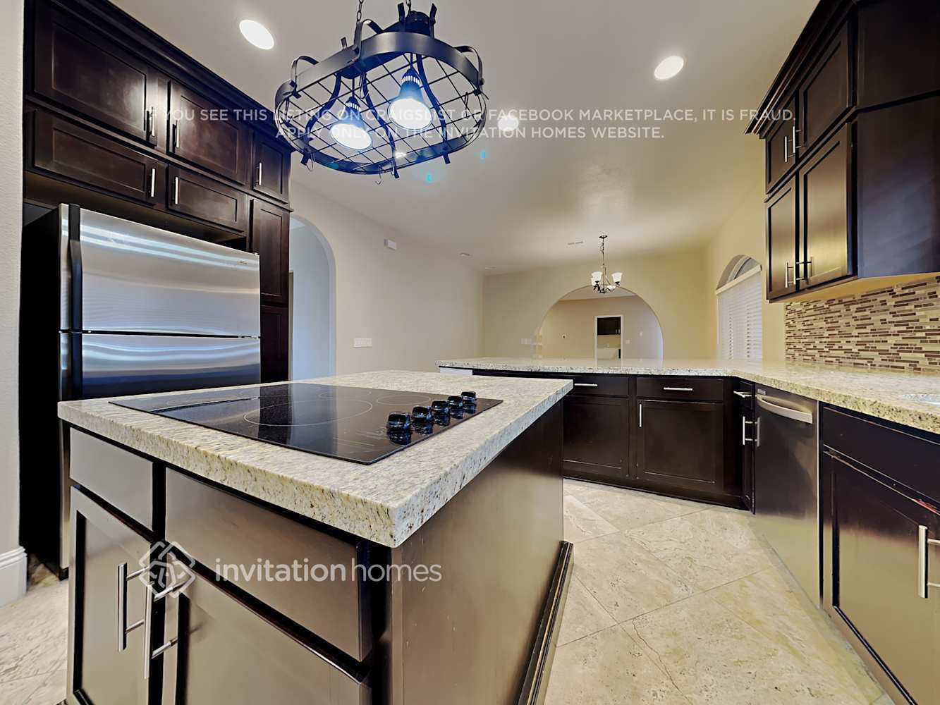 Building Photo - 8460 Del Vista Ct