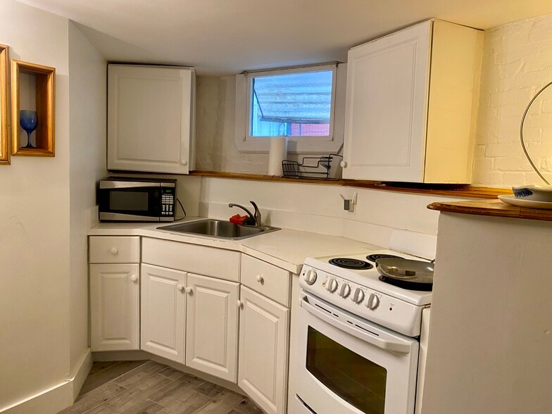 Building Photo - 101 Fayerweather St