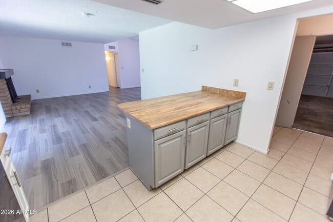 Building Photo - 7911 East Vía de Belleza