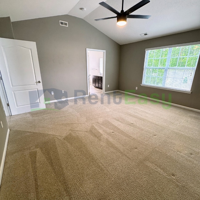 Building Photo - 1005 Silver Charm Cir