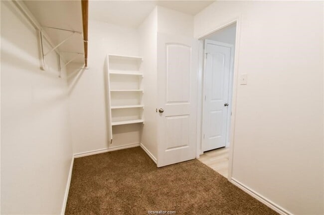 Building Photo - 6375 Darlington Ave