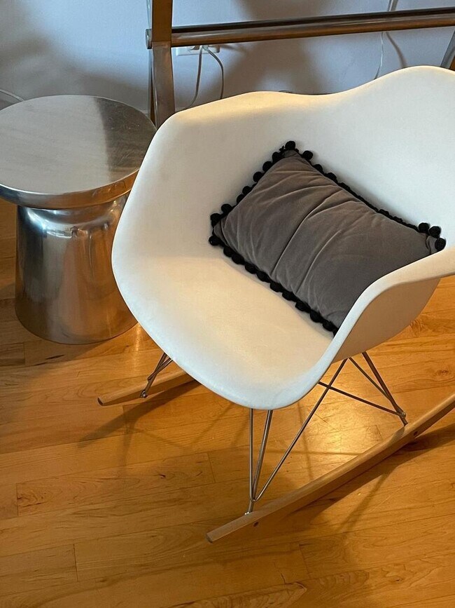 Building Photo - 40 E 9th St