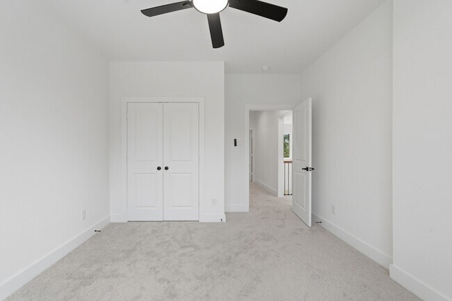 Building Photo - 210 Big Deer Dr