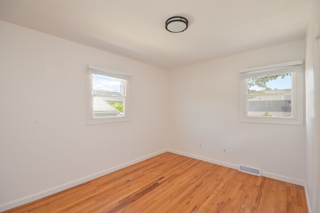 Building Photo - 42 Buttonwood Rd