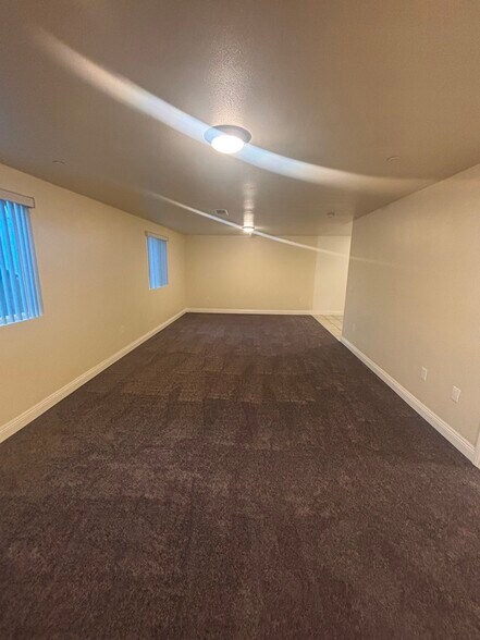 Building Photo - 424 E 101st St