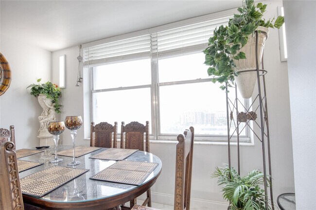 Building Photo - 111 Briny Ave