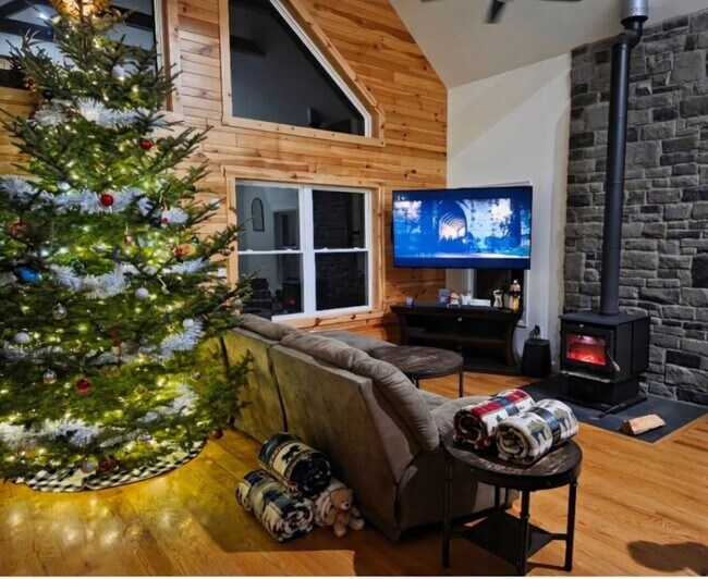 Building Photo - 207 Hawk Run