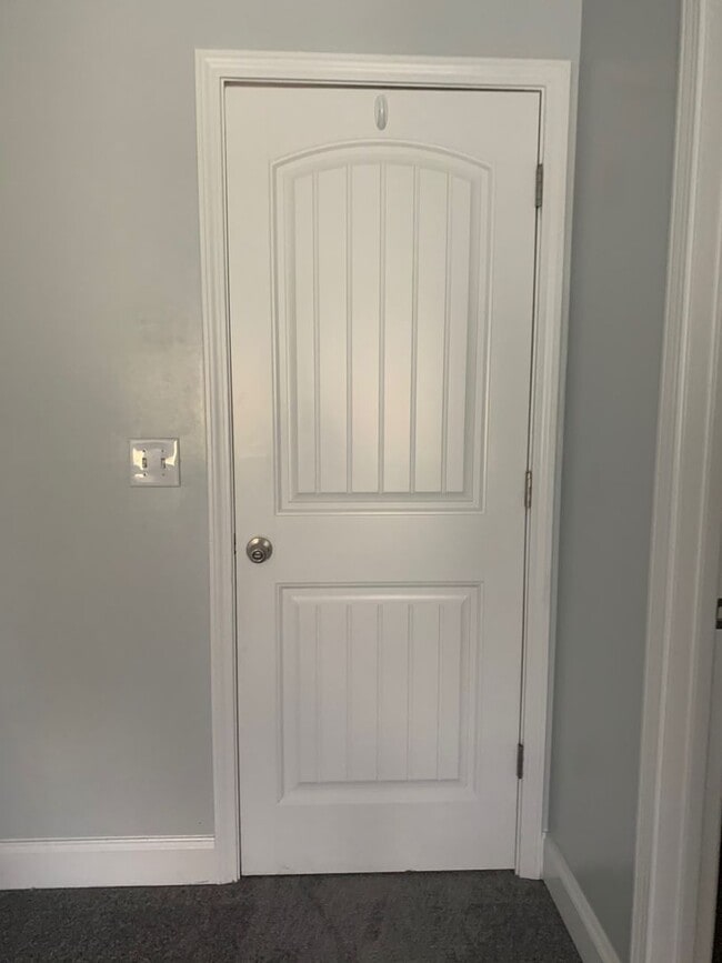 Building Photo - Lovely Eastside Townhome Condo Near Vet School- 3BR/3BATH!