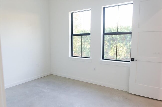 Building Photo - 1218 E Kay St